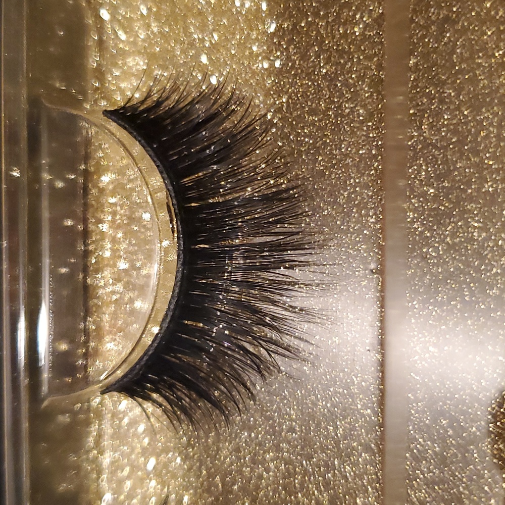 Lashes - Picture 2 of 2